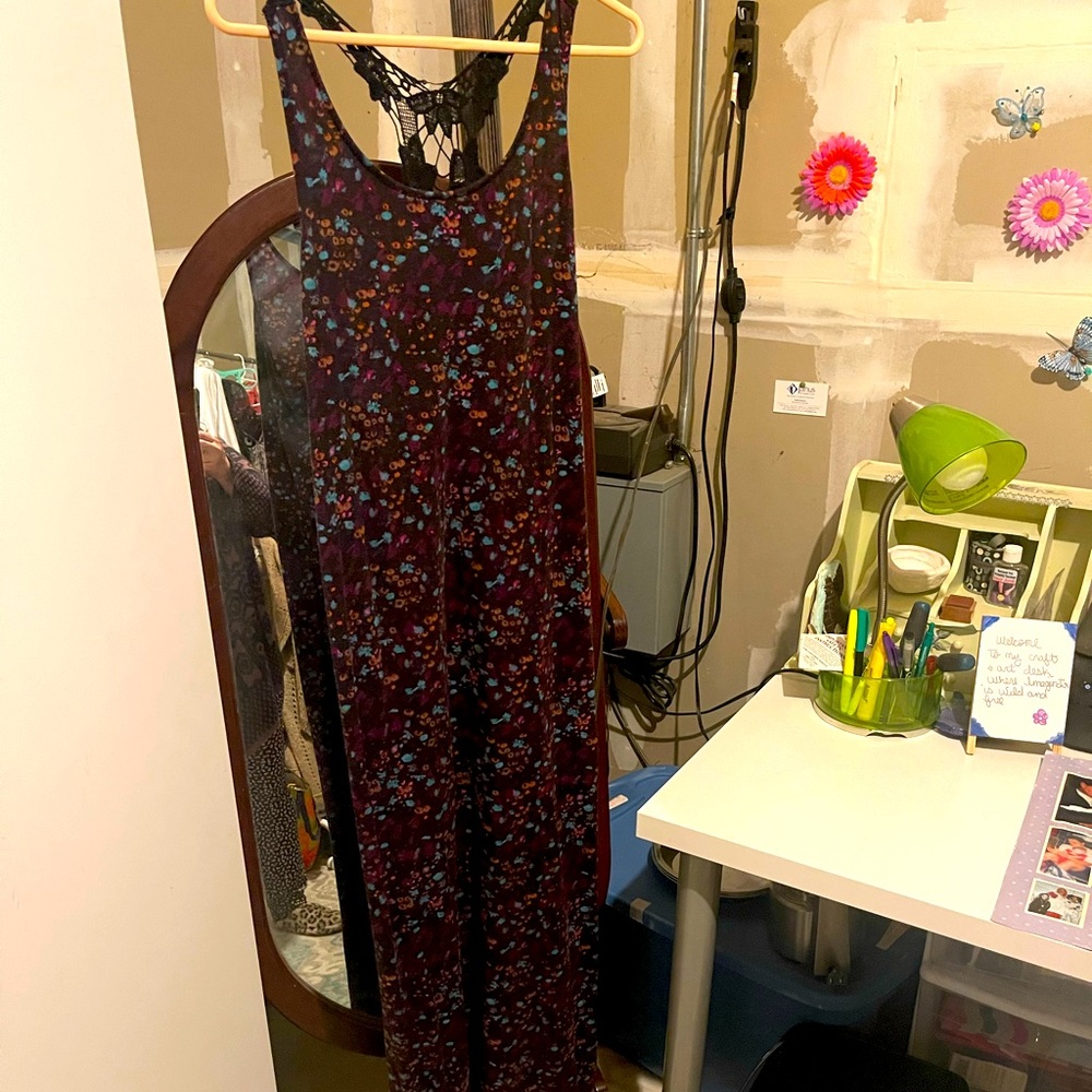 Super cute maxi dress with beautiful lace detail